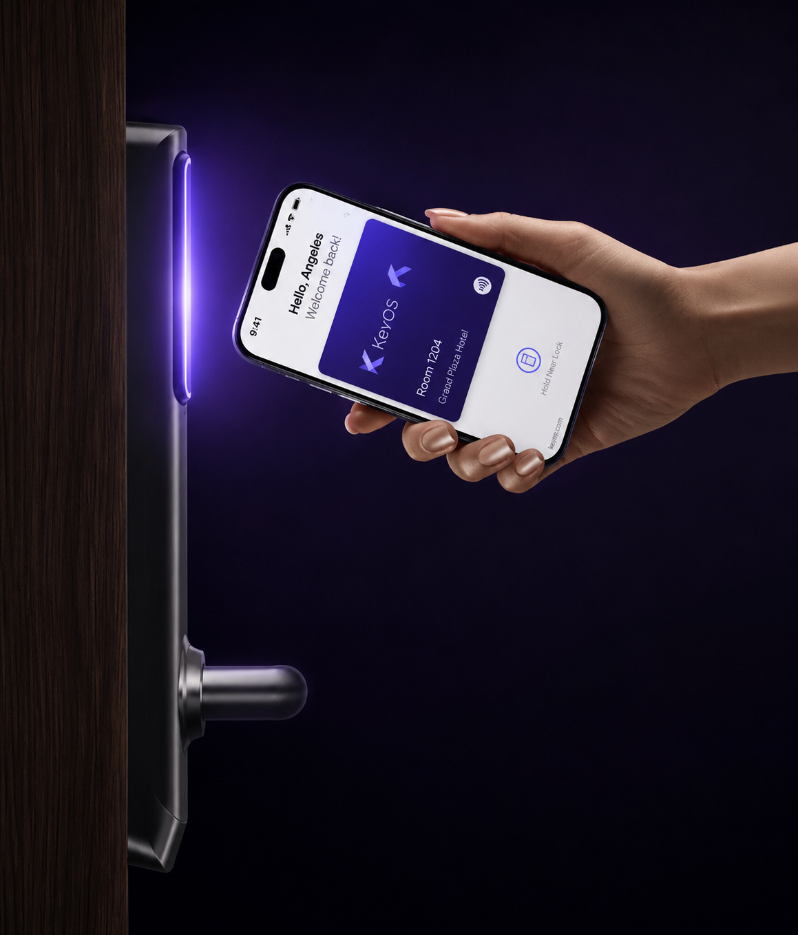 Guest unlocking a hotel room with Bidkeyos digital key on iPhone